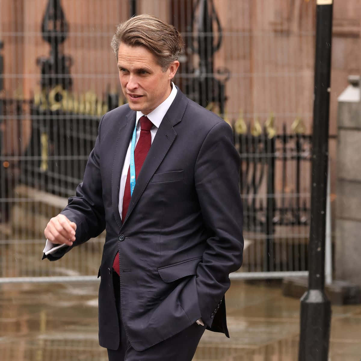 Gavin Williamson, dark suit, red tie, SD Desktop Wallpaper