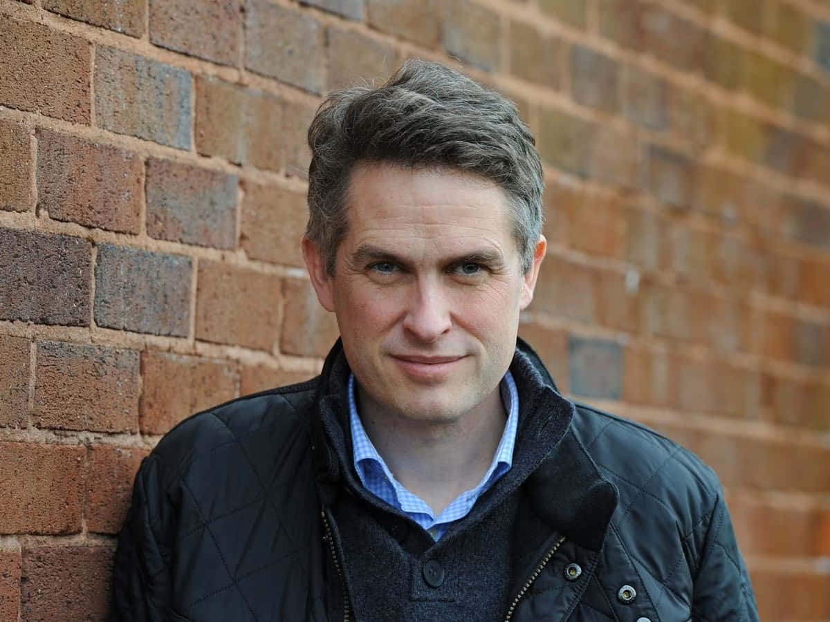 Gavin Williamson, black quilted jacket, blue checkered shirt, SD Desktop Wallpaper