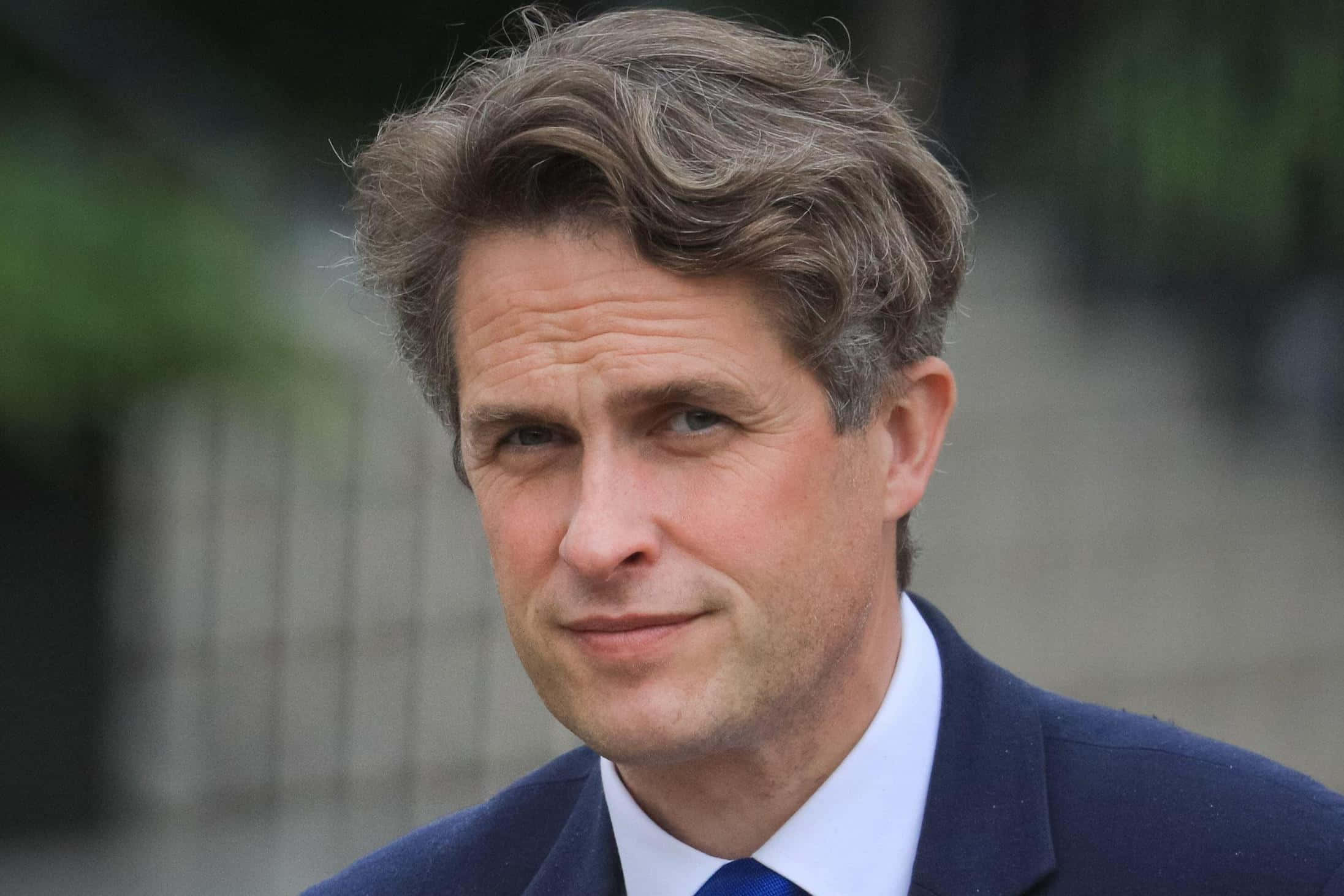 Gavin Williamson, navy suit, blue tie, Full HD Desktop Wallpaper