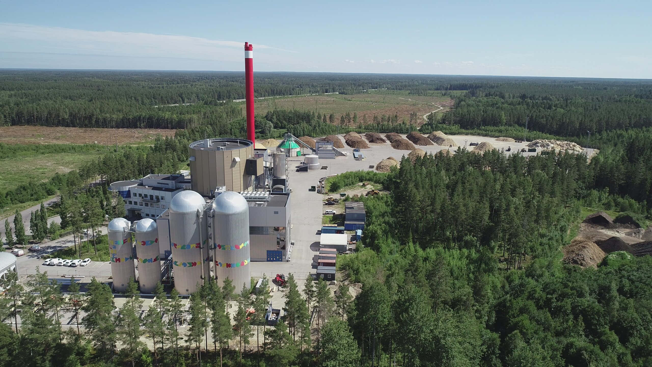 Gävle, industrial facility, silver tanks, 2K Desktop Wallpaper