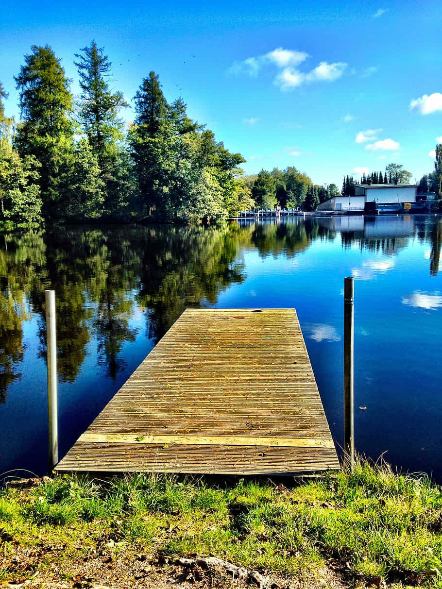 Gävle, serene lakeside dock, calm blue lake, SD Phone Wallpaper