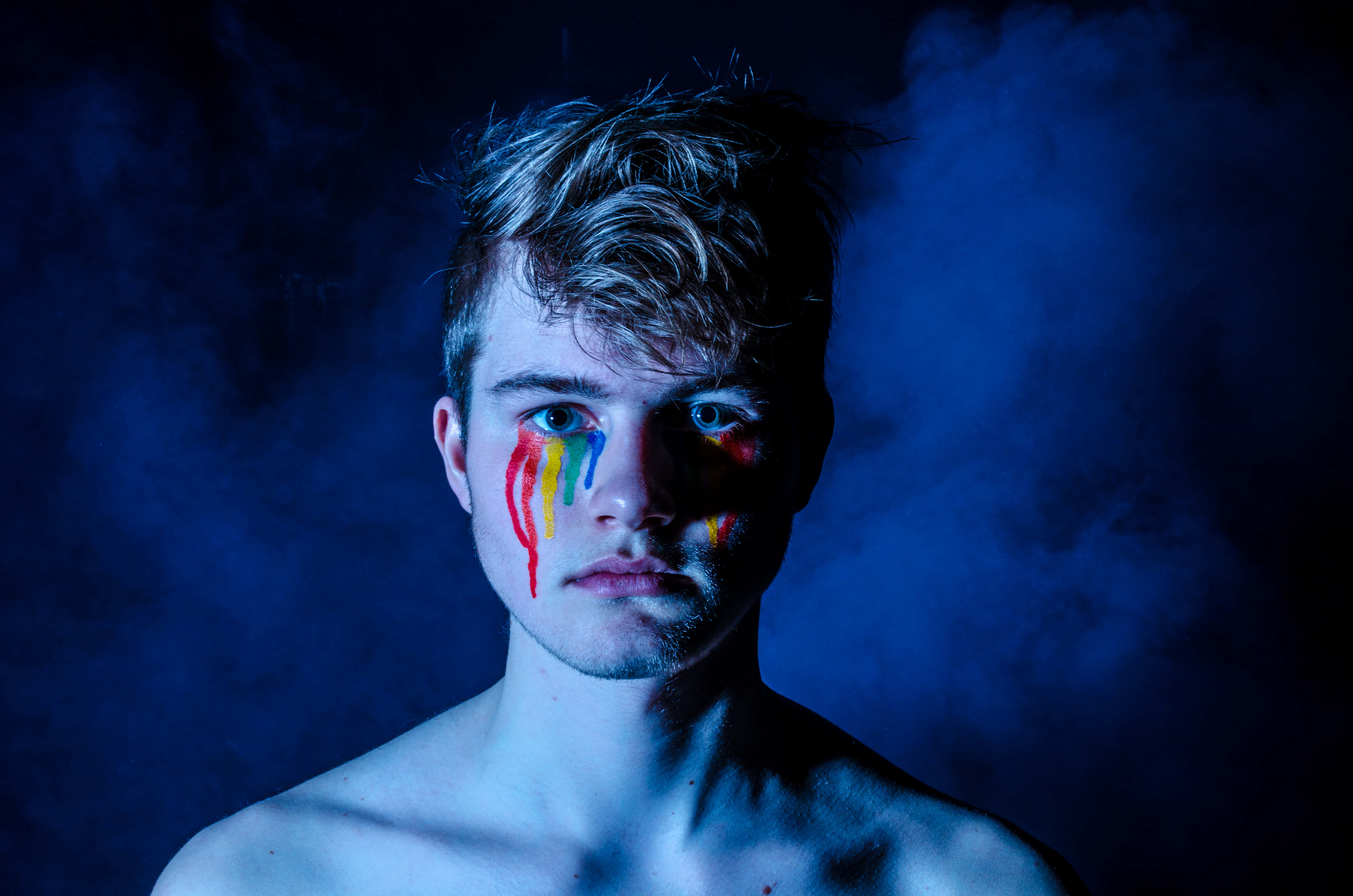 rainbow paint streaks, smoky blue backdrop, young man, 4K Desktop Wallpaper