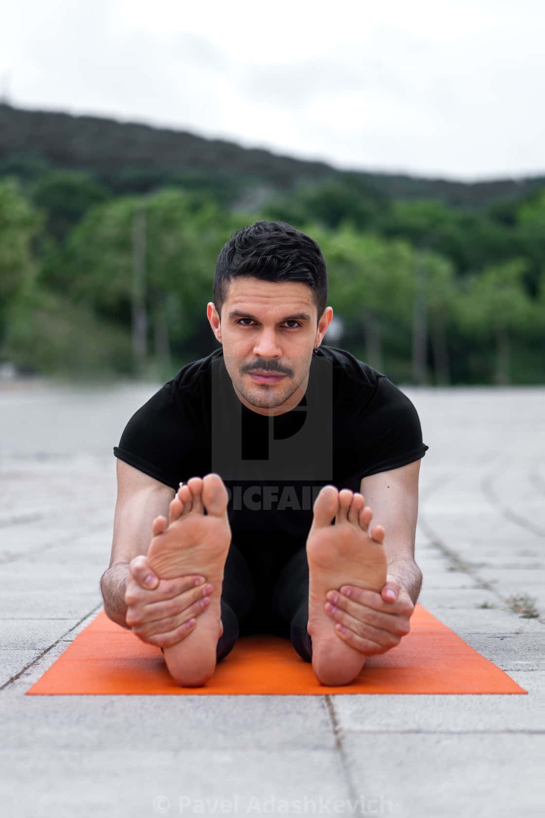Gay Latino, black athletic wear, orange mat, HD Phone Wallpaper