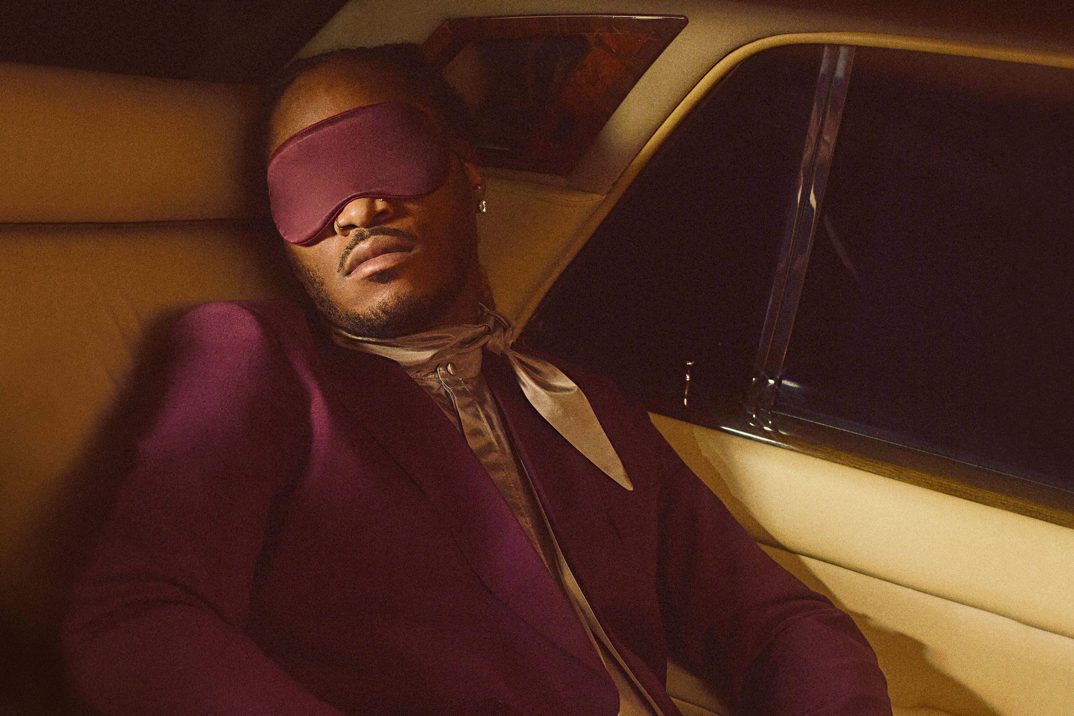 Gee Money, purple suit, luxury car, 2K Desktop Wallpaper