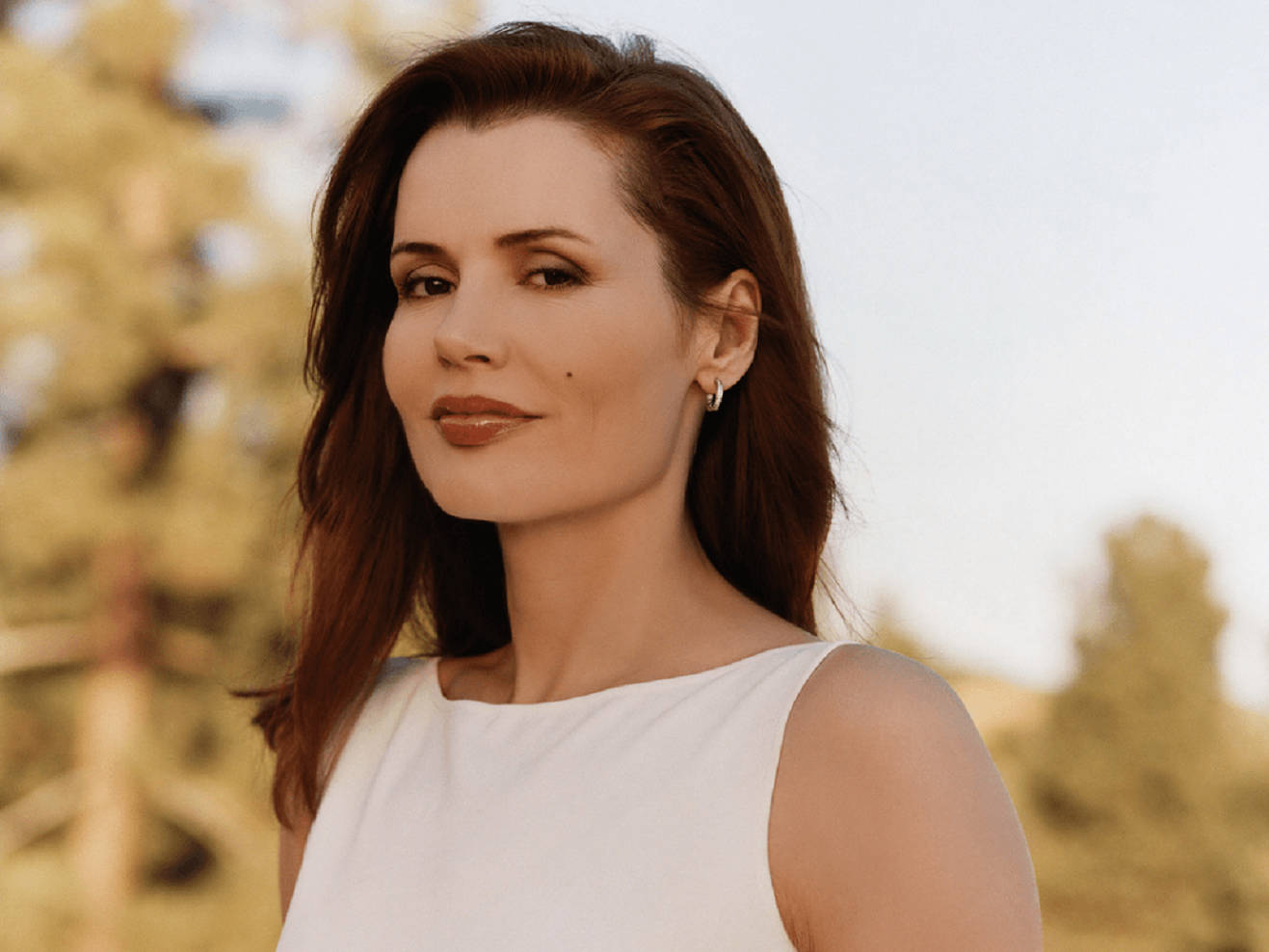 Geena Davis, white dress, auburn hair, HD Desktop Wallpaper