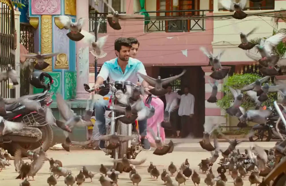 Geetha Govindam, motorcycle, bustling street, SD Desktop Wallpaper