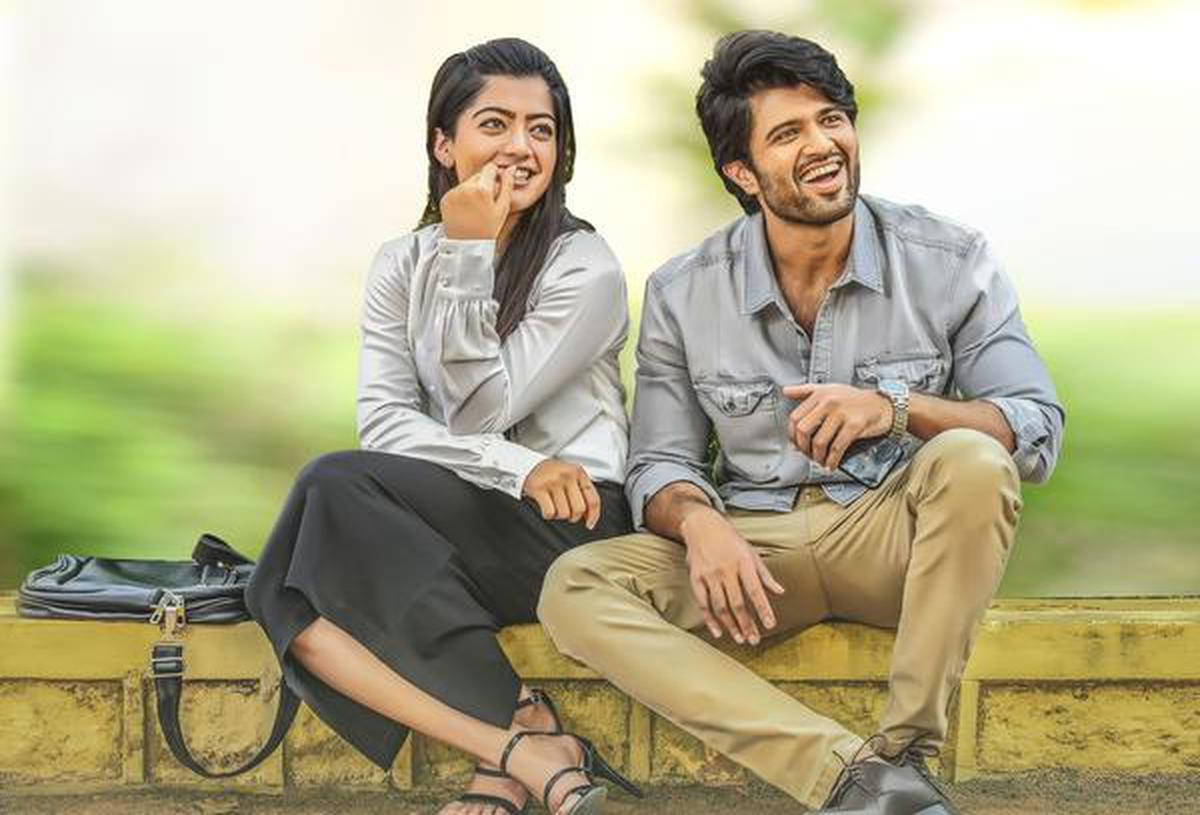 Geetha Govindam, couple, yellow ledge, SD Desktop Wallpaper