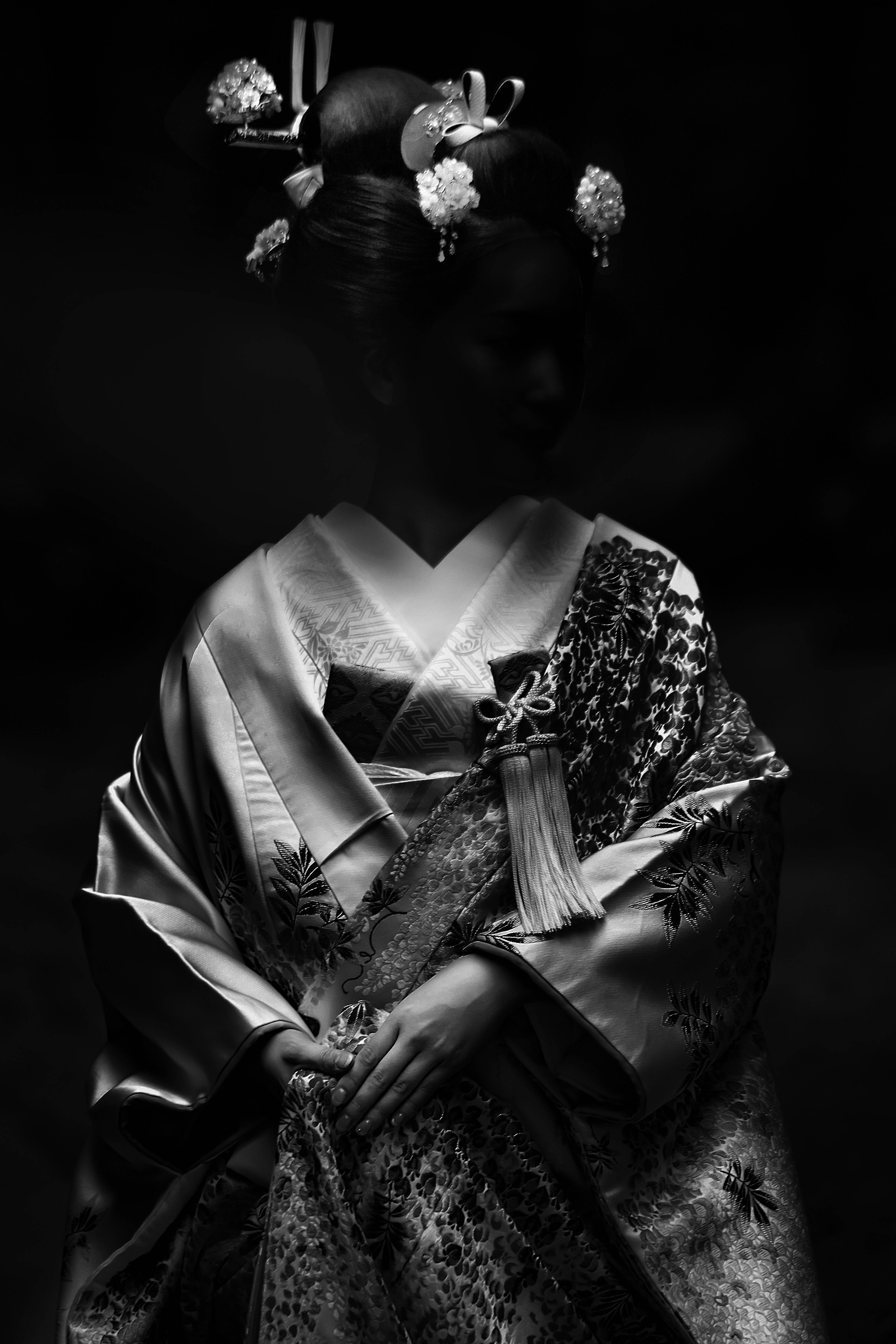 Geisha, traditional Japanese kimono, ornate hairpins, 5K Phone Wallpaper