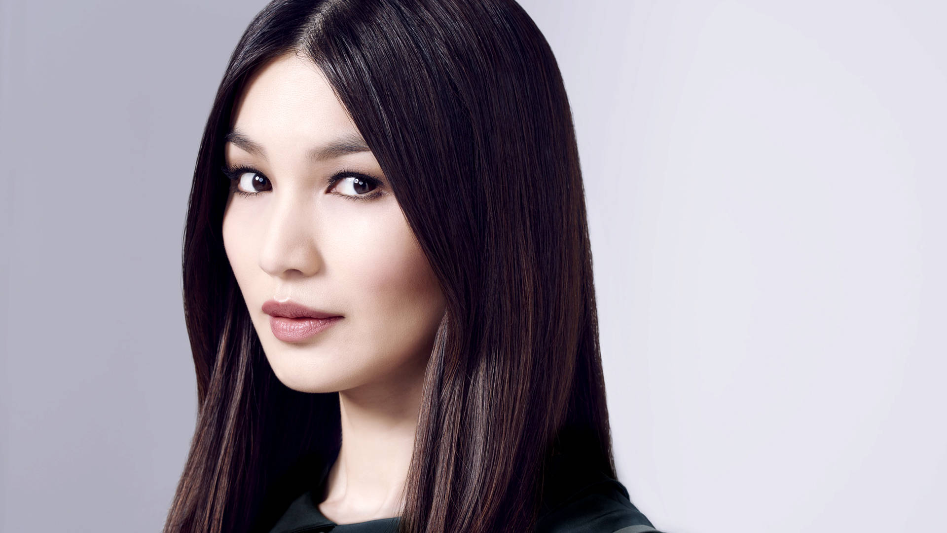 Gemma Chan, long dark hair, plain gray background, Full HD Desktop Wallpaper