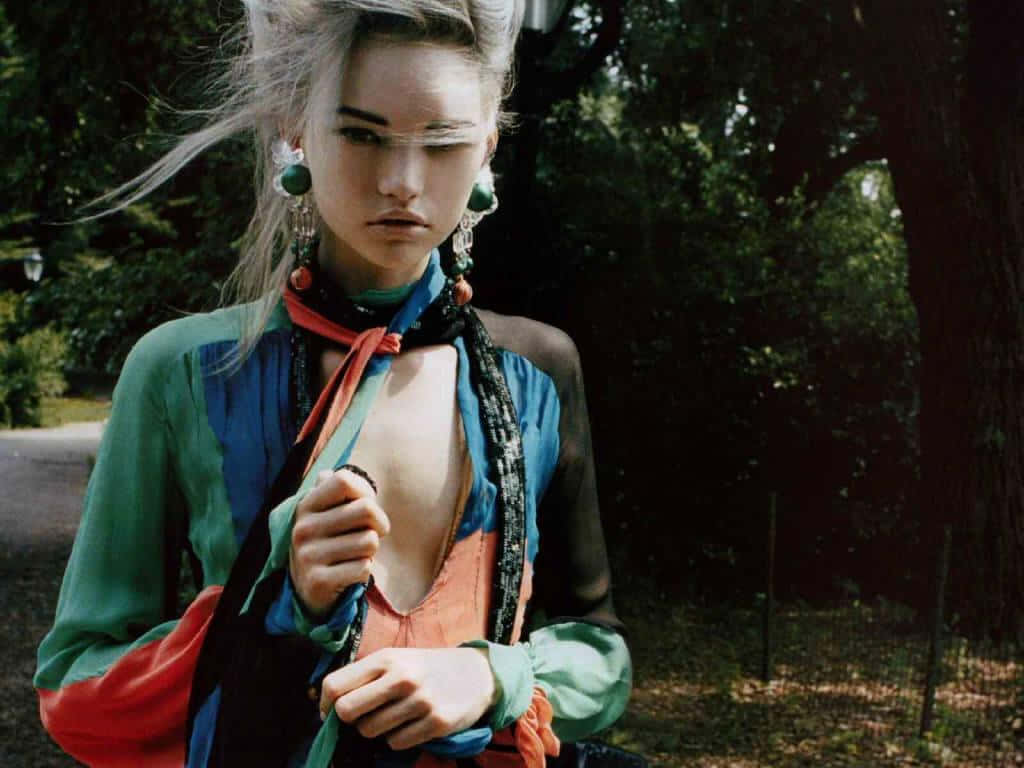 Gemma Ward, silver hair, bold green earrings, SD Desktop Wallpaper