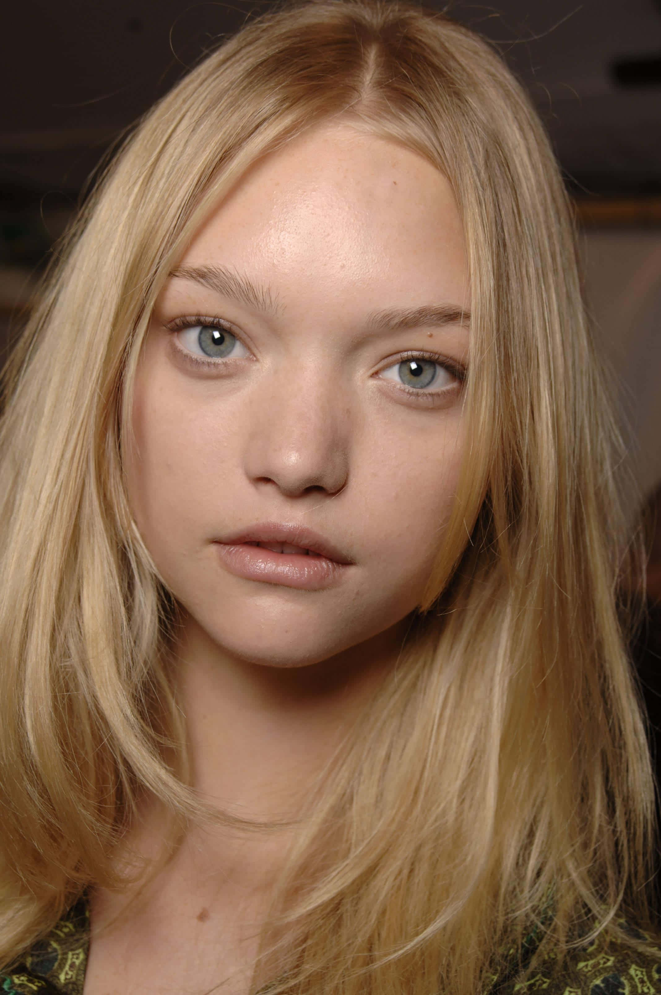 Gemma Ward, long blonde hair, striking blue eyes, 2K Phone Wallpaper
