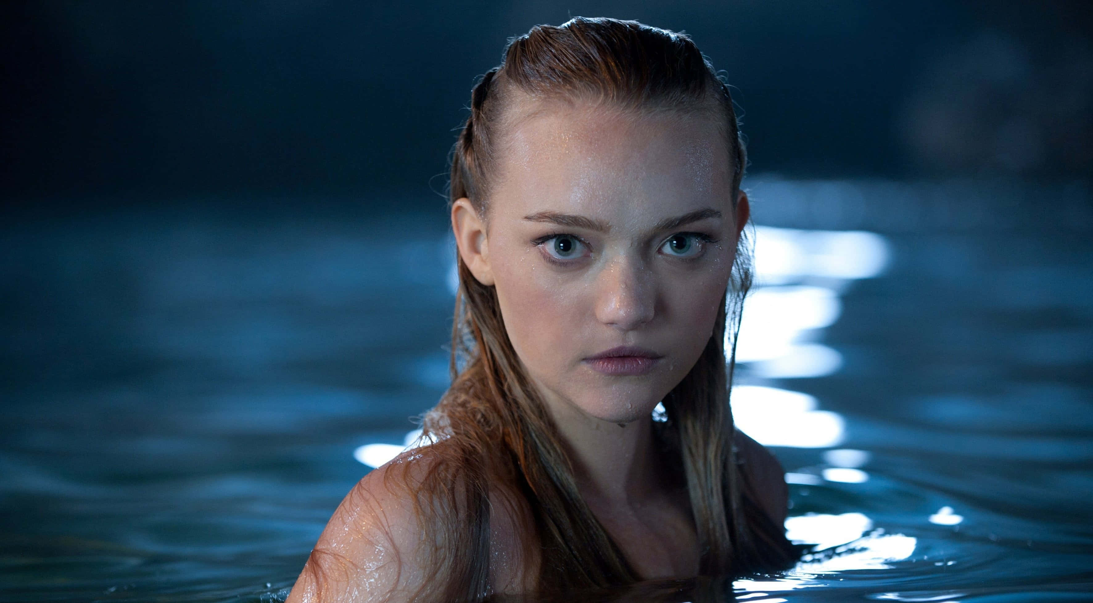 Gemma Ward, dark blue water, dim lighting, 2K Desktop Wallpaper