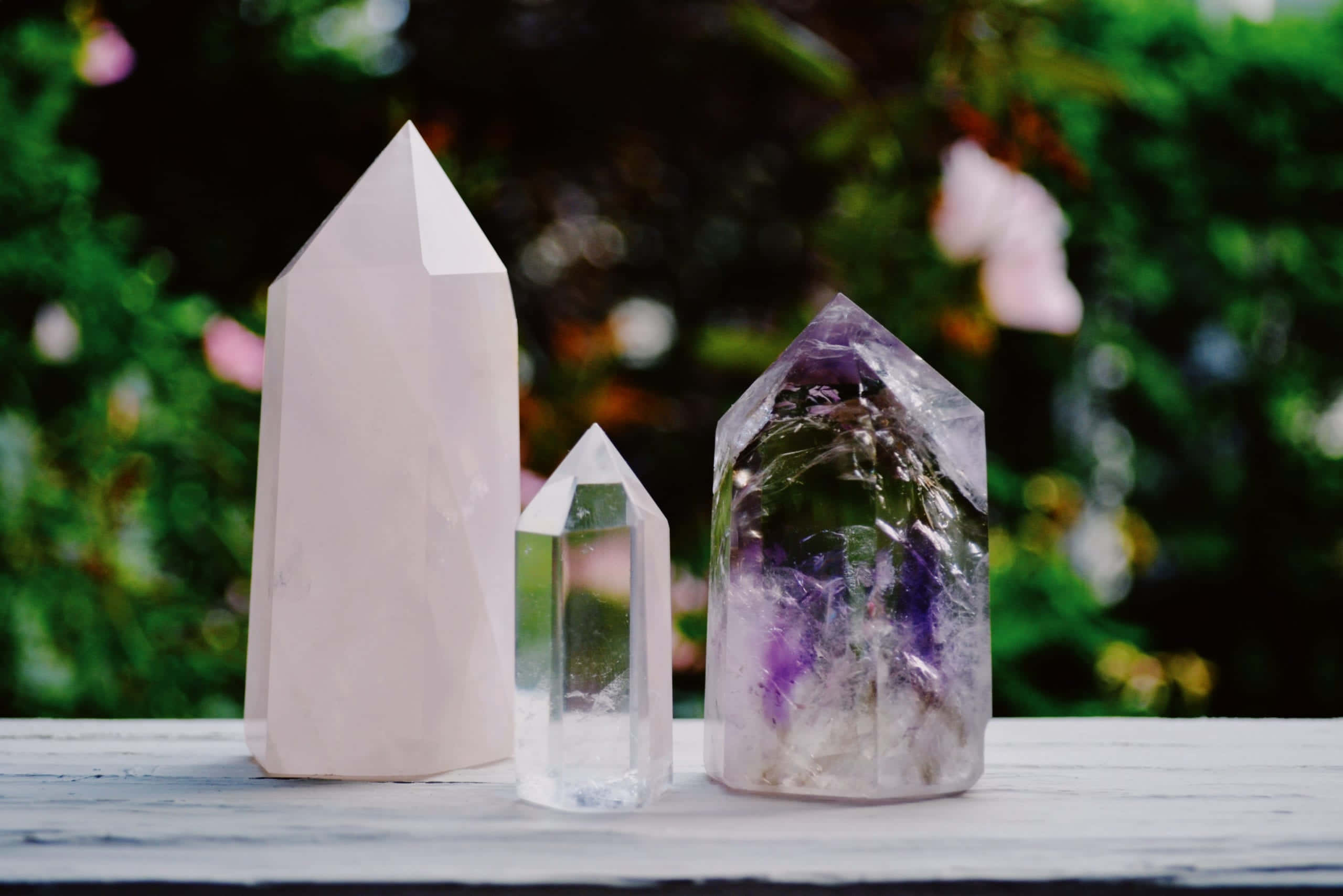 pointy healing crystal gemstone, rose quartz, amethyst, 2K Desktop Wallpaper
