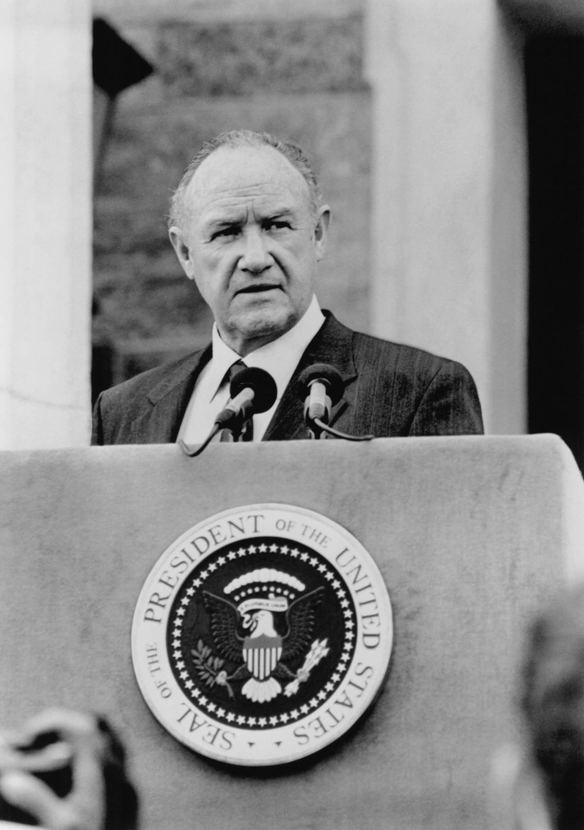 Gene Hackman, suit, podium, HD Phone Wallpaper