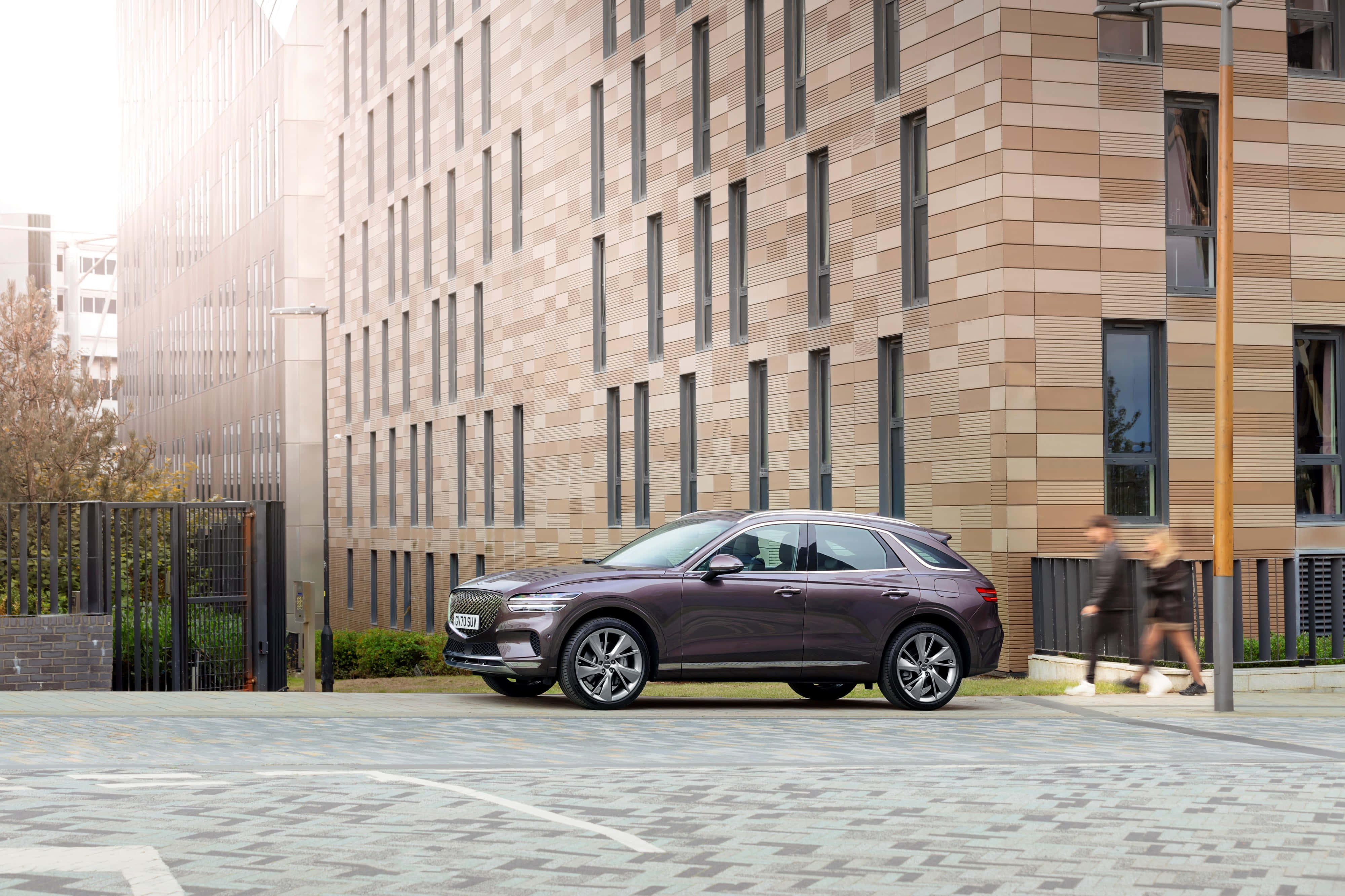 Genesis GV70, purple, paved plaza, 4K Desktop Wallpaper