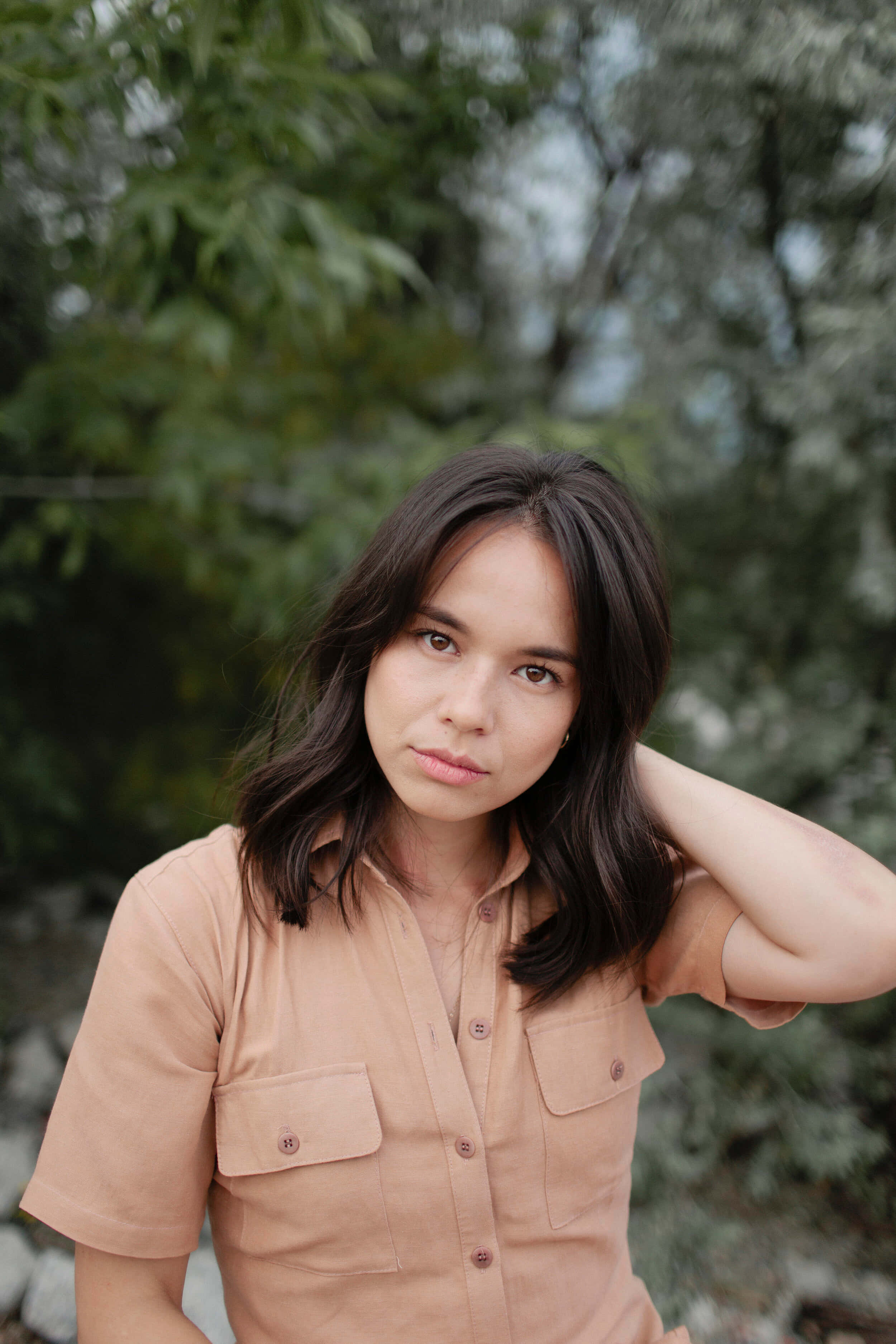 Genevieve Kang, dark hair, beige shirt, 2K Phone Wallpaper