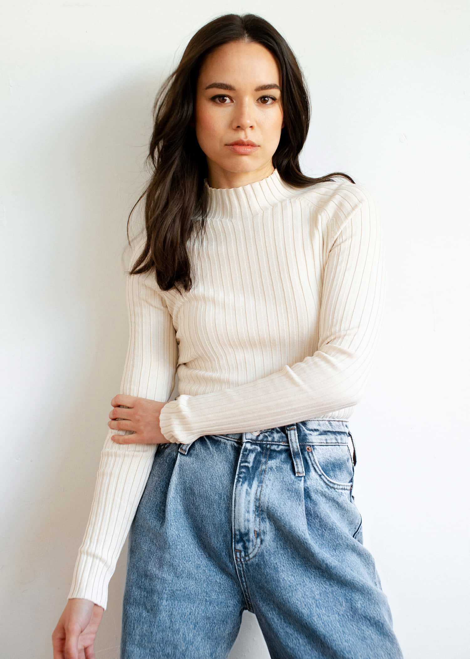 Genevieve Kang, cream ribbed turtleneck, blue jeans, Full HD Phone Wallpaper