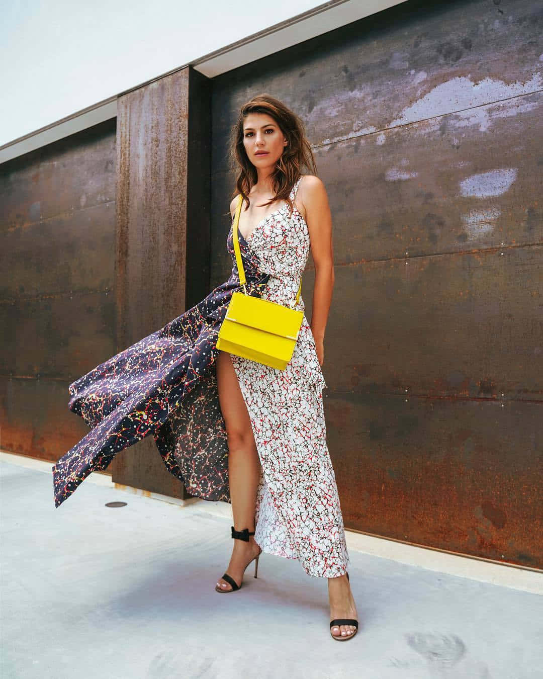 Genevieve Padalecki, floral dress, bright yellow bag, HD Phone Wallpaper
