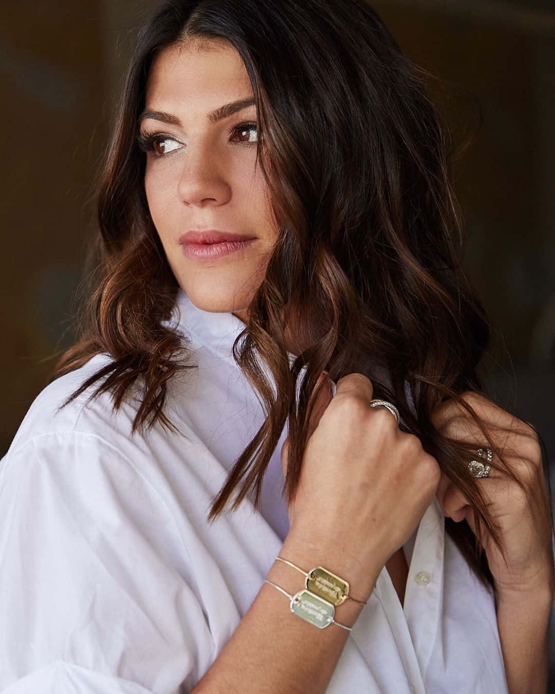 Genevieve Padalecki, dark wavy hair, elegant jewelry, HD Phone Wallpaper