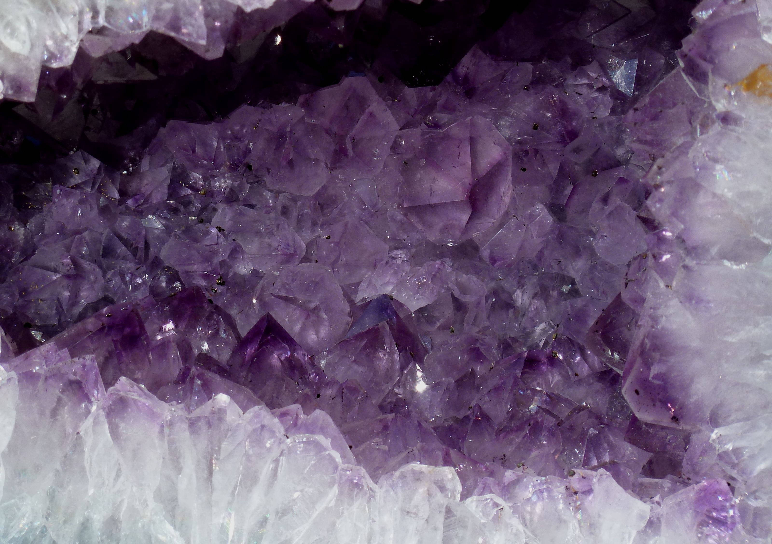 amethyst geode, purple crystals, white crystals, 2K Desktop Wallpaper