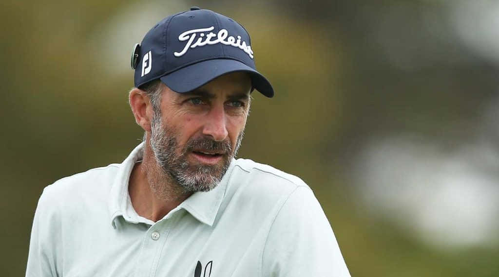 Geoff Ogilvy, navy Titleist cap, light polo shirt, SD Desktop Wallpaper