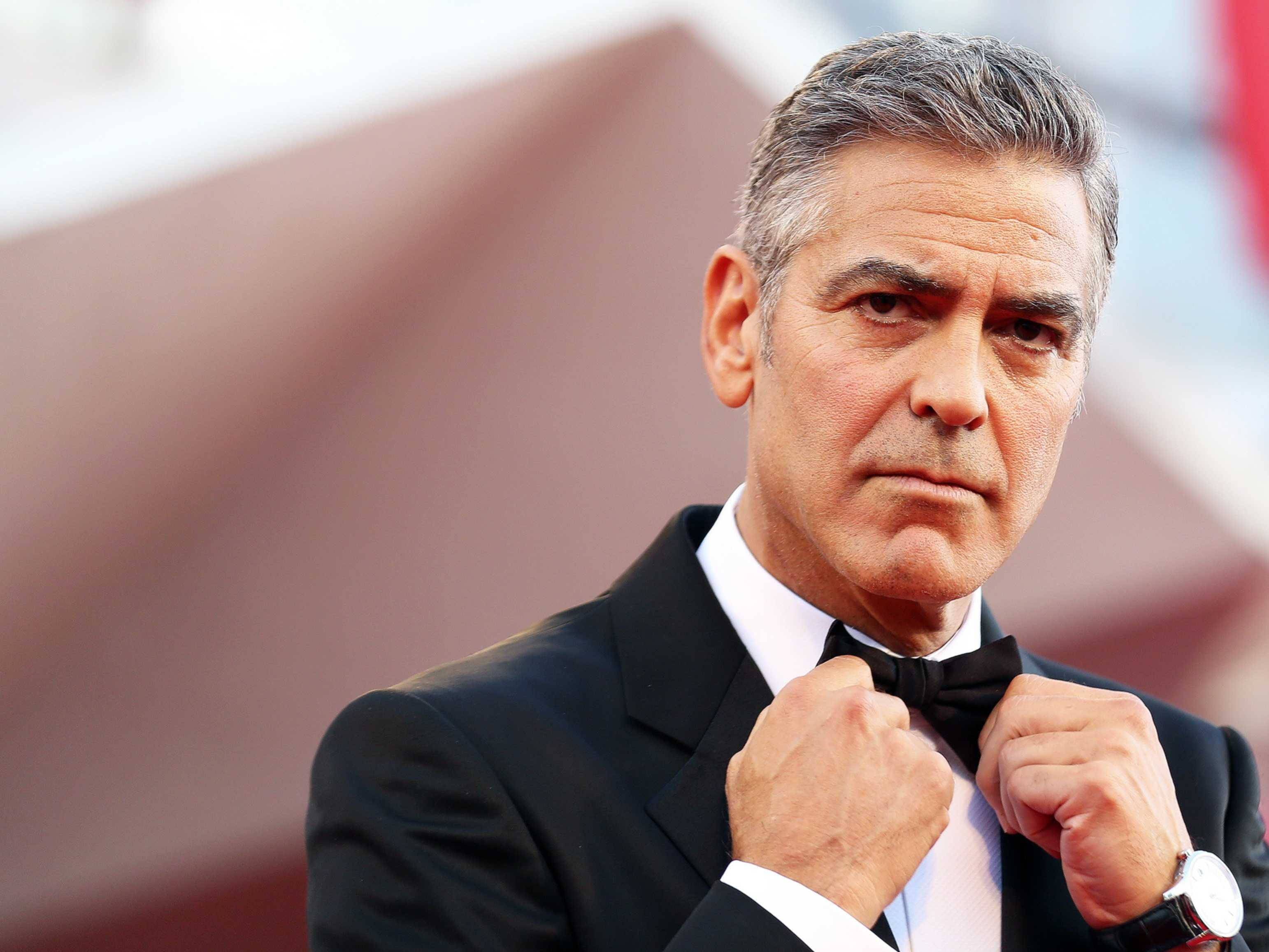 George Clooney, bow tie, black tuxedo, 2K Desktop Wallpaper