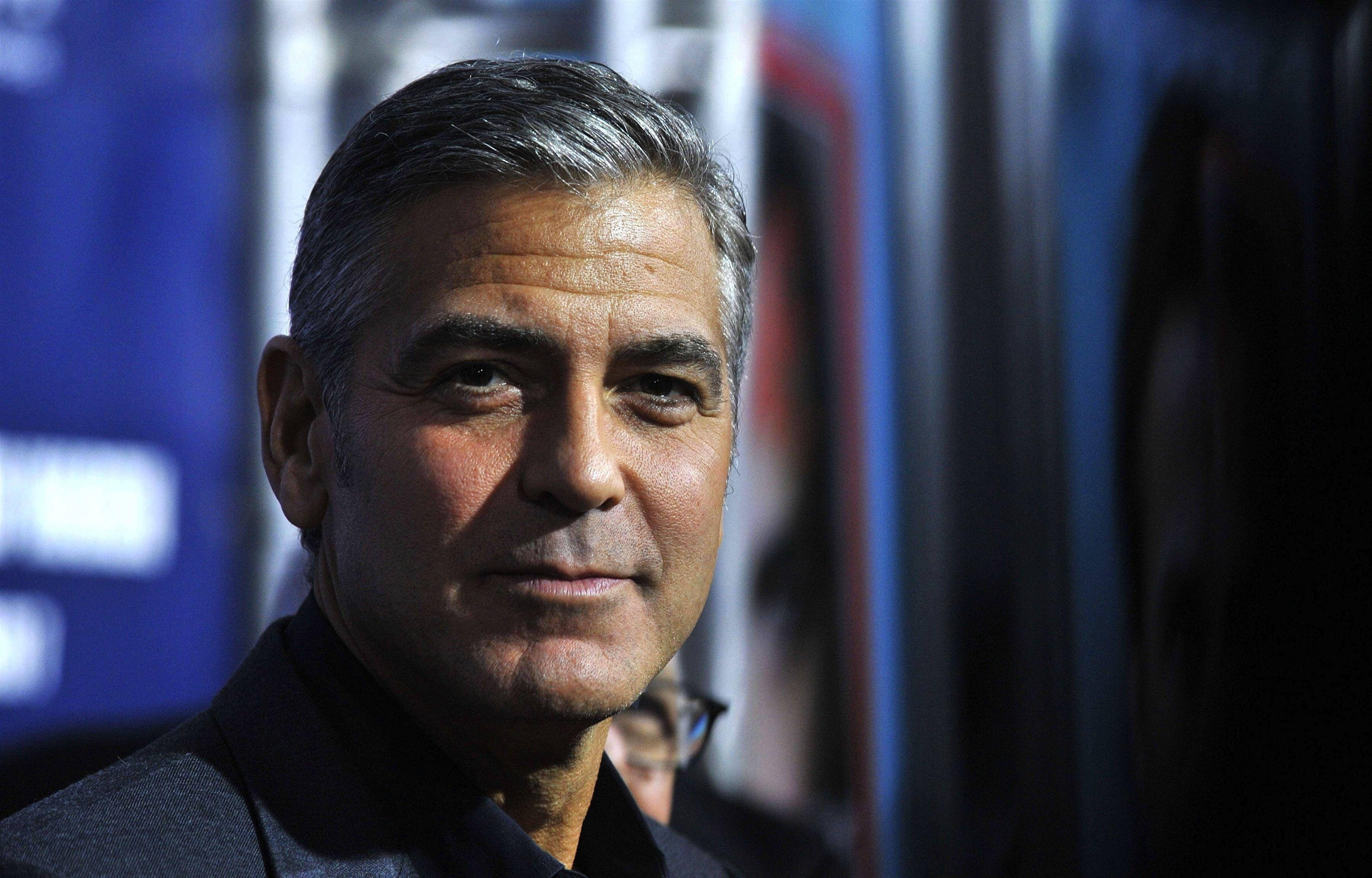 George Clooney, gray-streaked hair, dark suit, 2K Desktop Wallpaper