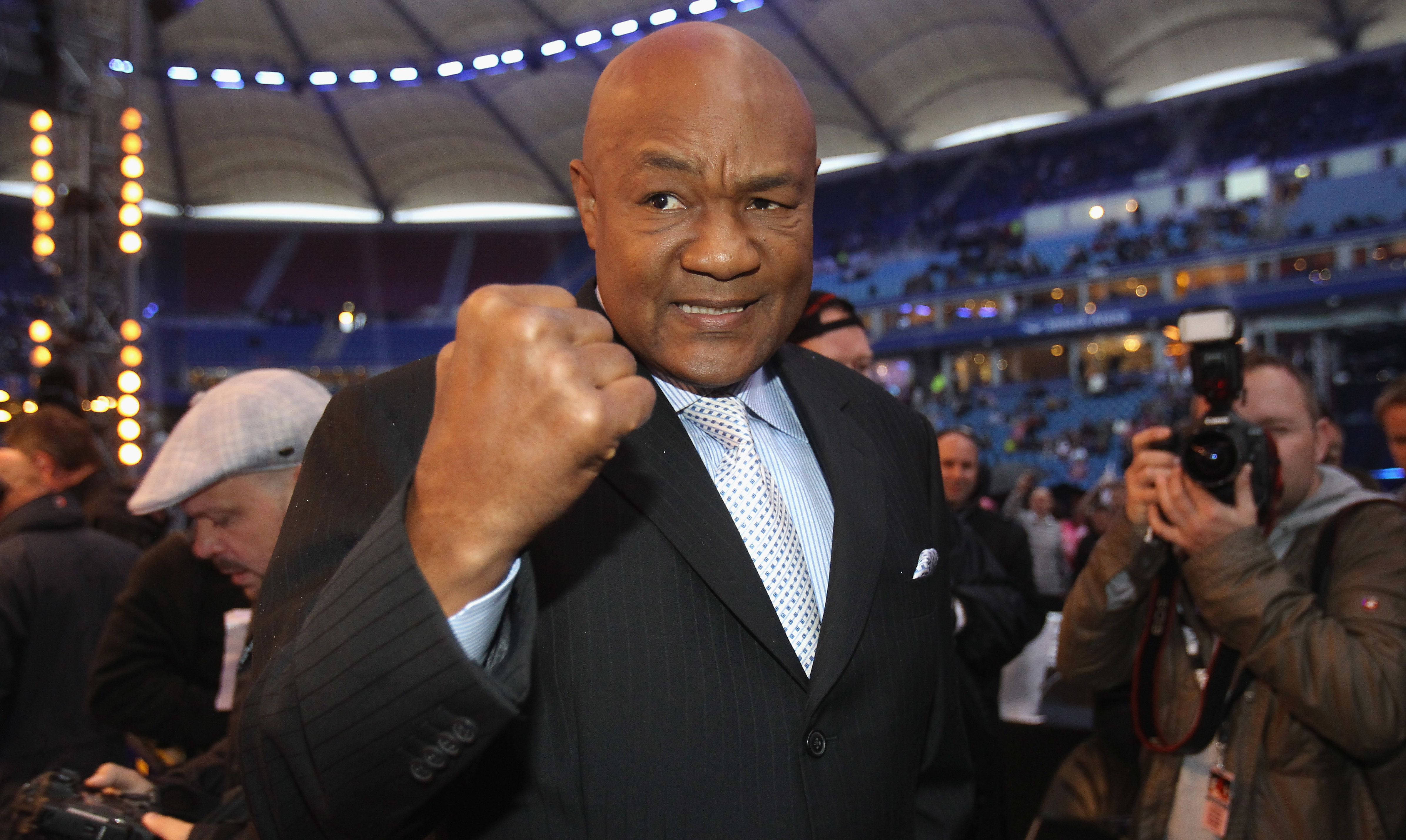 George Foreman, fist flex, packed arena, 4K Desktop Wallpaper