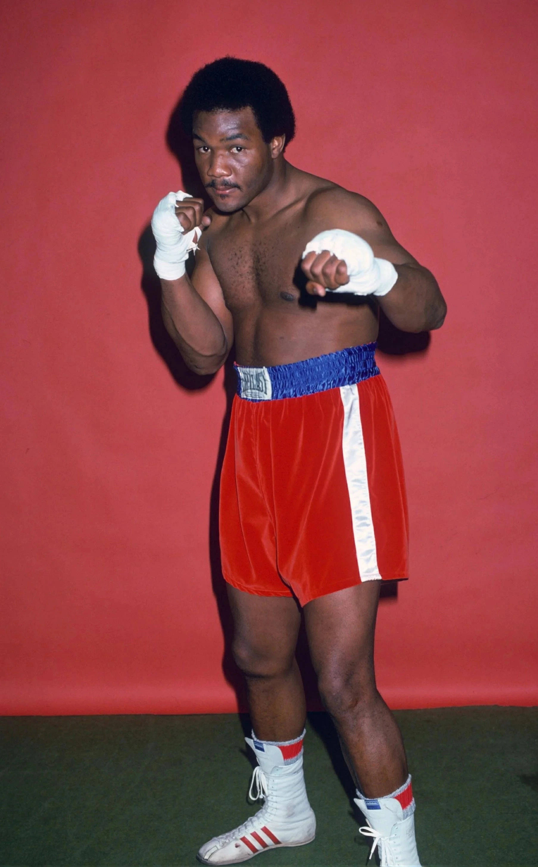 George Foreman, red velvet shorts, white gloves, 2K Phone Wallpaper