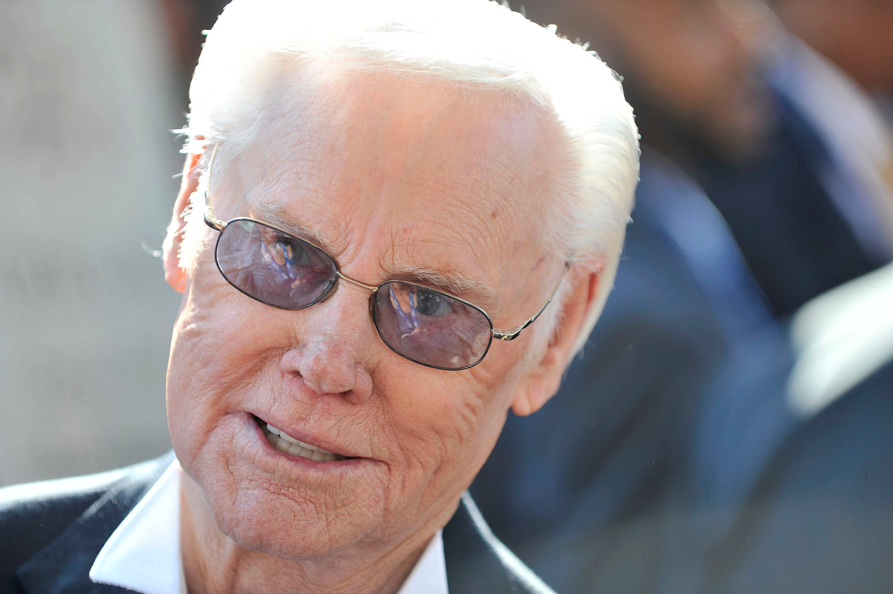 George Jones, white hair, sunglasses, 2K Desktop Wallpaper