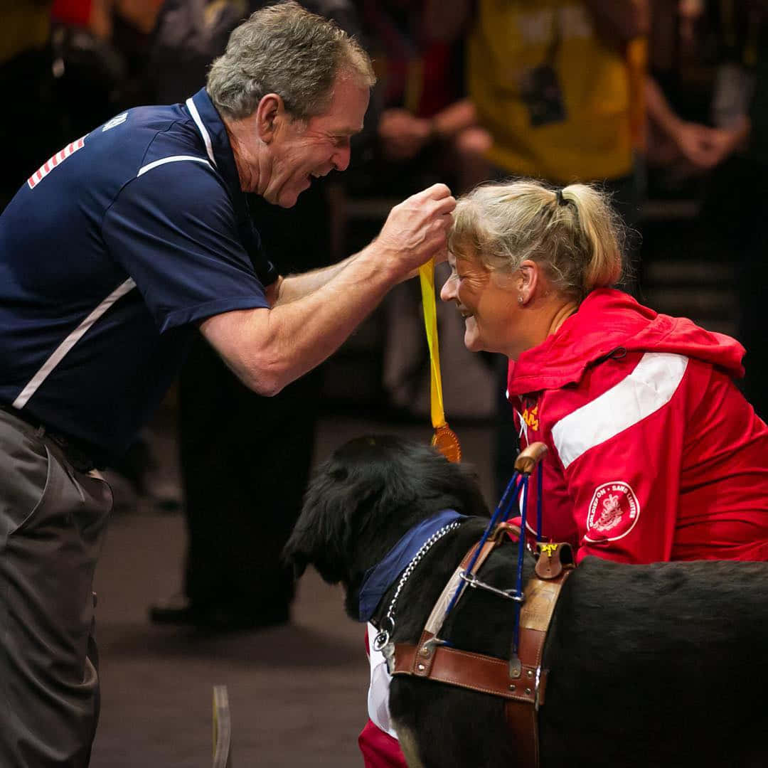 George W. Bush, gold medal, guide dog, SD Desktop Wallpaper