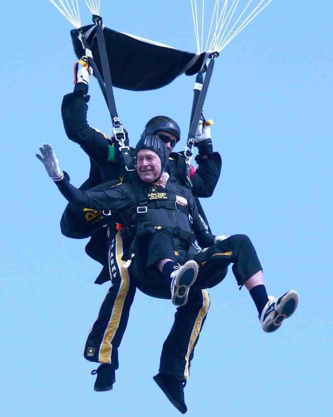 George W. Bush, black and gold gear, black parachute, HD Phone Wallpaper