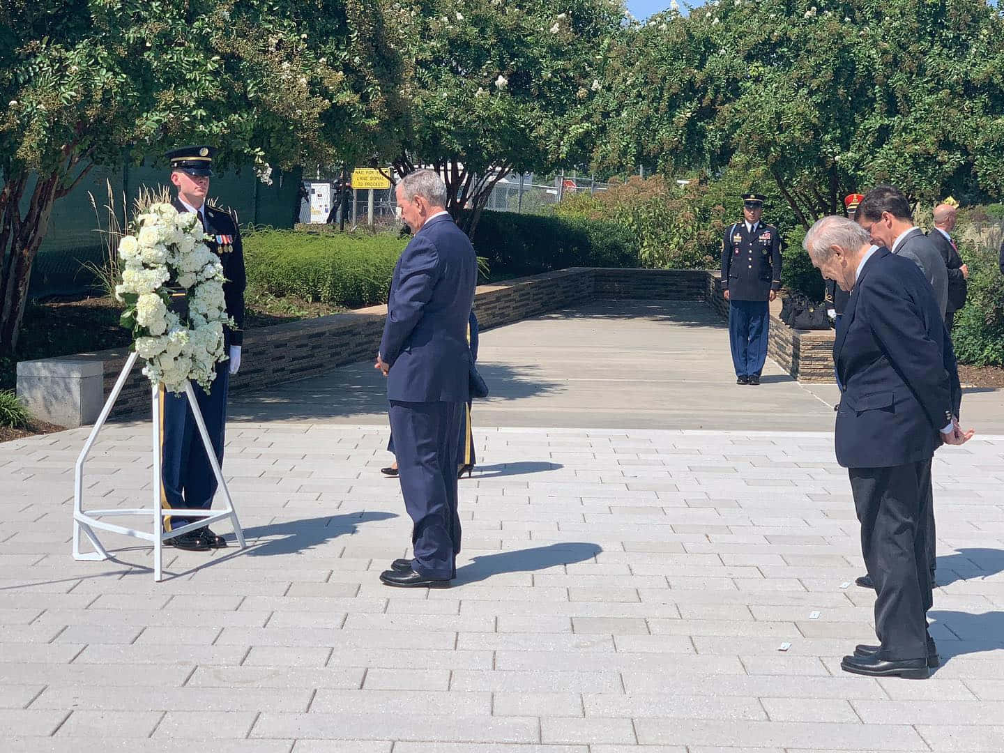 George W. Bush, friends funeral, white floral wreath, HD Desktop Wallpaper