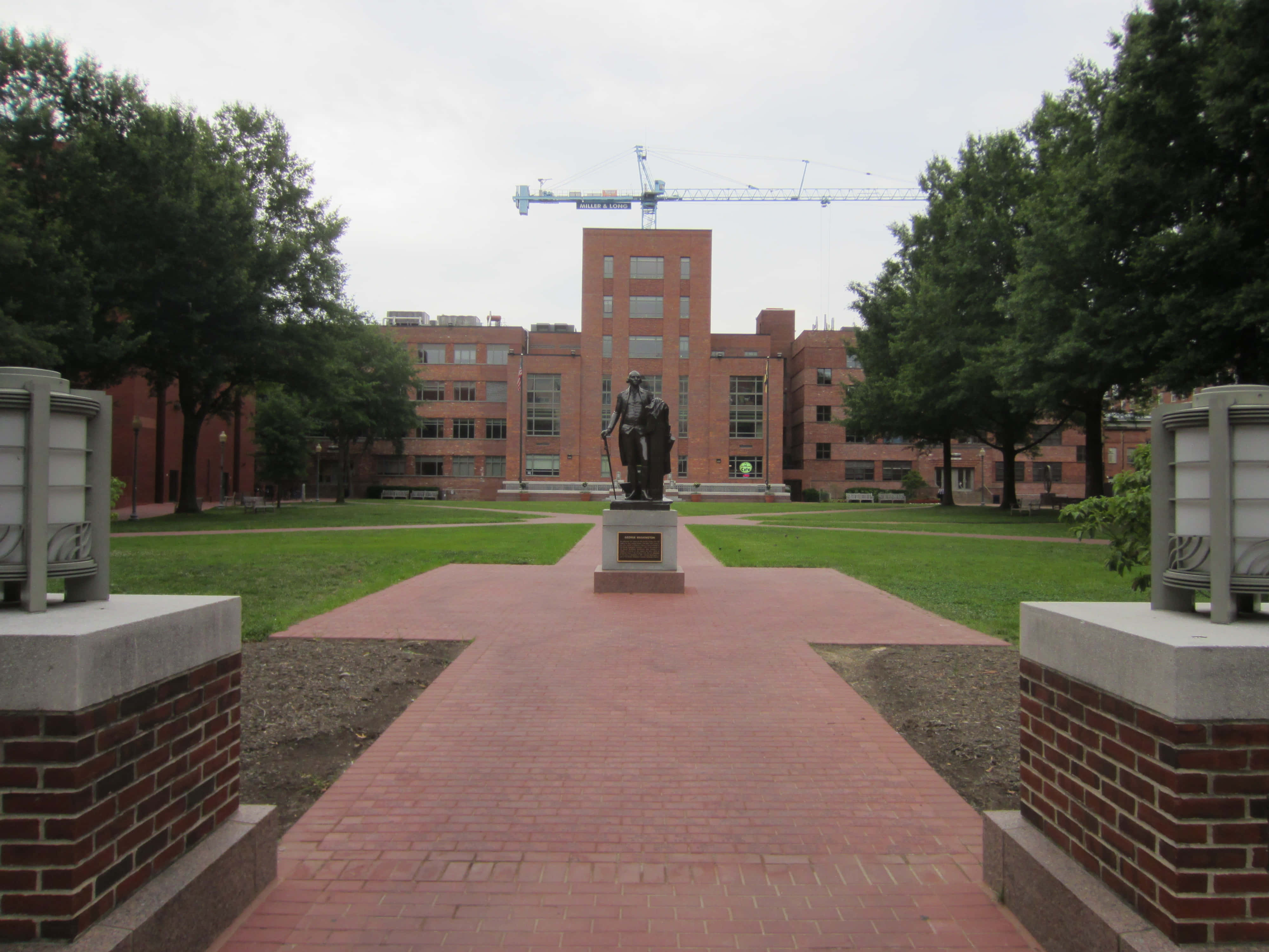 George Washington University, brick pathway, bronze statue, 4K Desktop Wallpaper