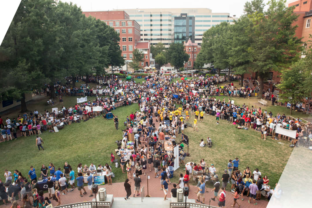 George Washington University, yard, students, SD Desktop Wallpaper
