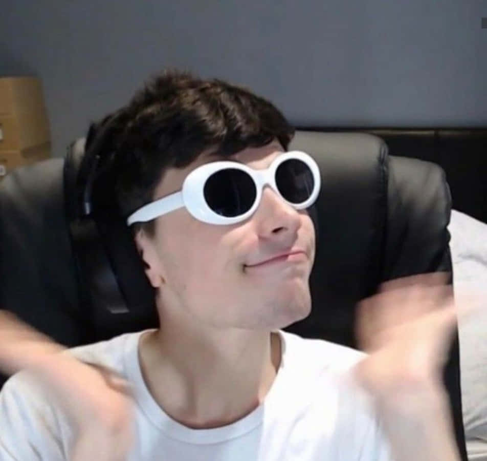 GeorgeNotFound, white sunglasses, white t-shirt, SD Desktop Wallpaper
