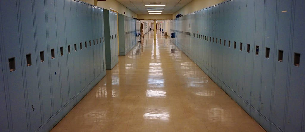 Georgetown University, blue lockers, shiny beige floor, SD Desktop Wallpaper