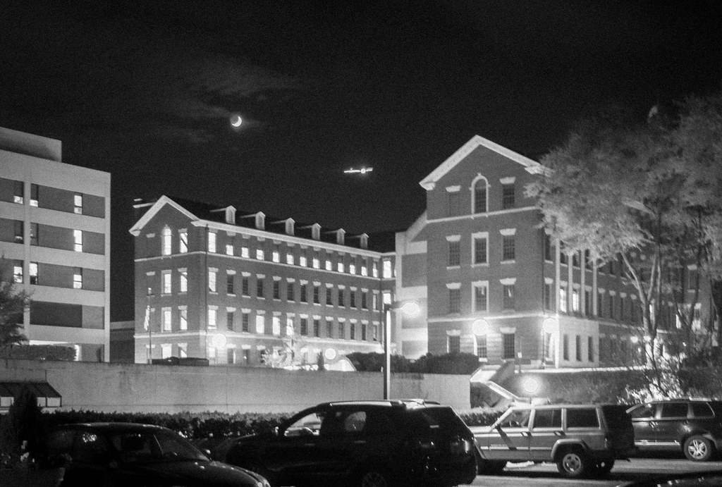 Georgetown University, car parking, black and white night scene, SD Desktop Wallpaper