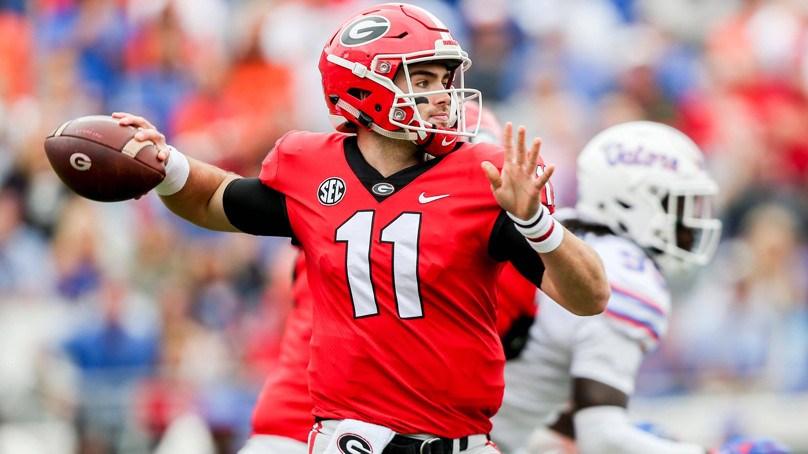 Georgia Bulldogs, quarterback, red jersey number 11, 2K Desktop Wallpaper