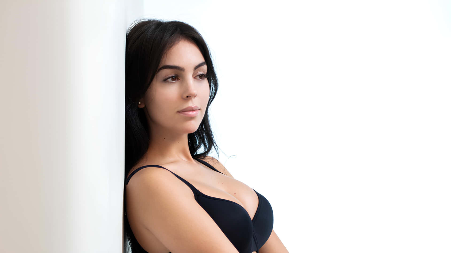 Georgina Rodríguez, dark hair, white wall, Full HD Desktop Wallpaper