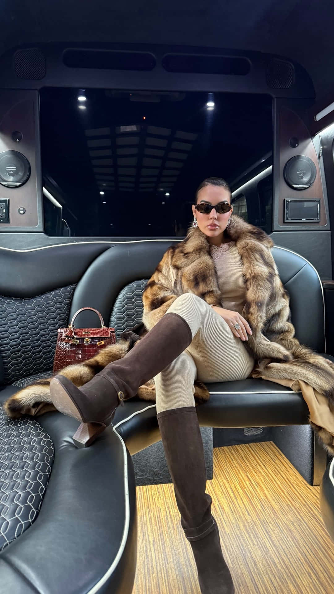 Georgina Rodríguez, luxury style, fur coat, Full HD Phone Wallpaper