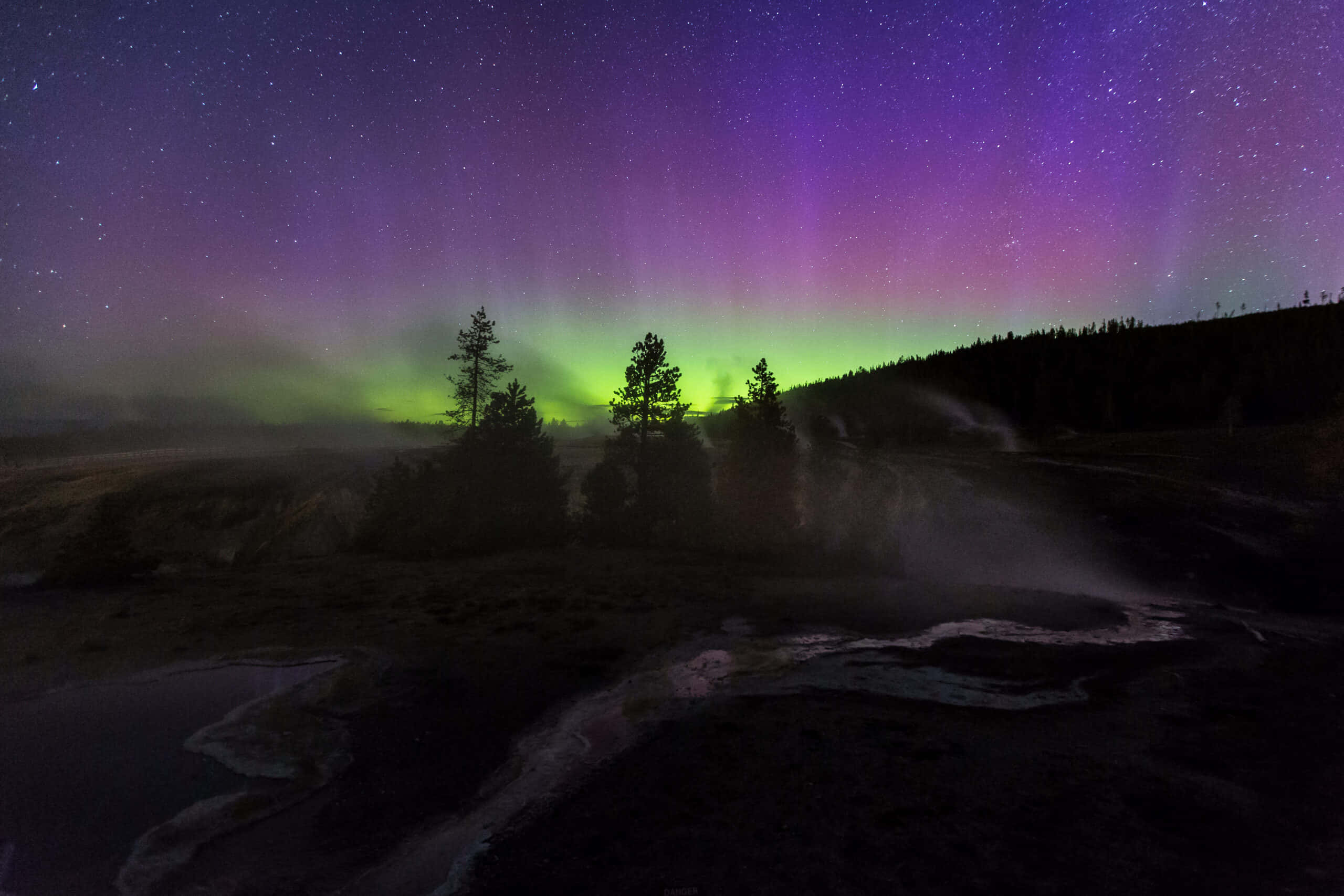 Aurora borealis, geothermal pools, starry night sky, 2K Desktop Wallpaper