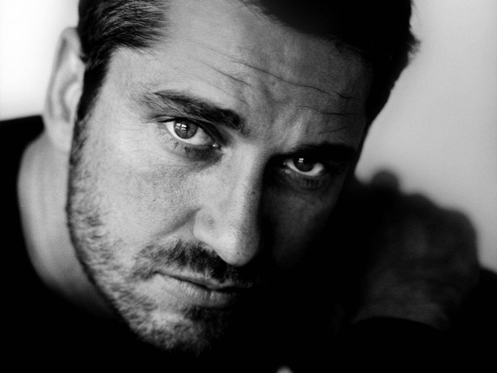 Gerard Butler, black and white, close-up portrait, HD Desktop Wallpaper