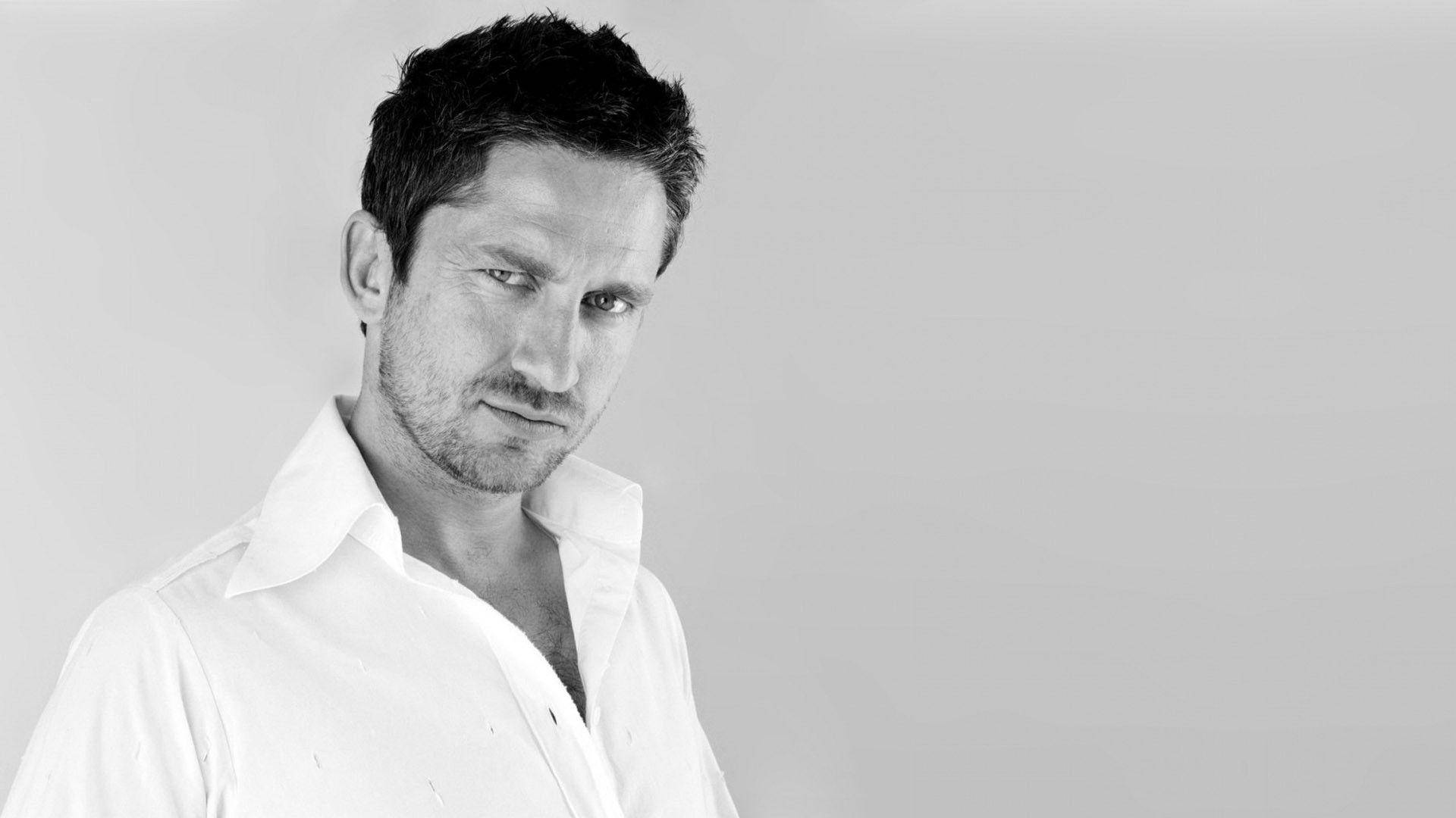 Gerard Butler, black and white portrait, dark hair, Full HD Desktop Wallpaper