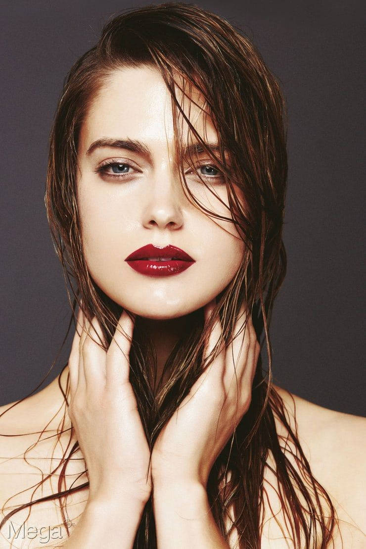 German Girl, dewy makeup, bold red lips, SD Phone Wallpaper