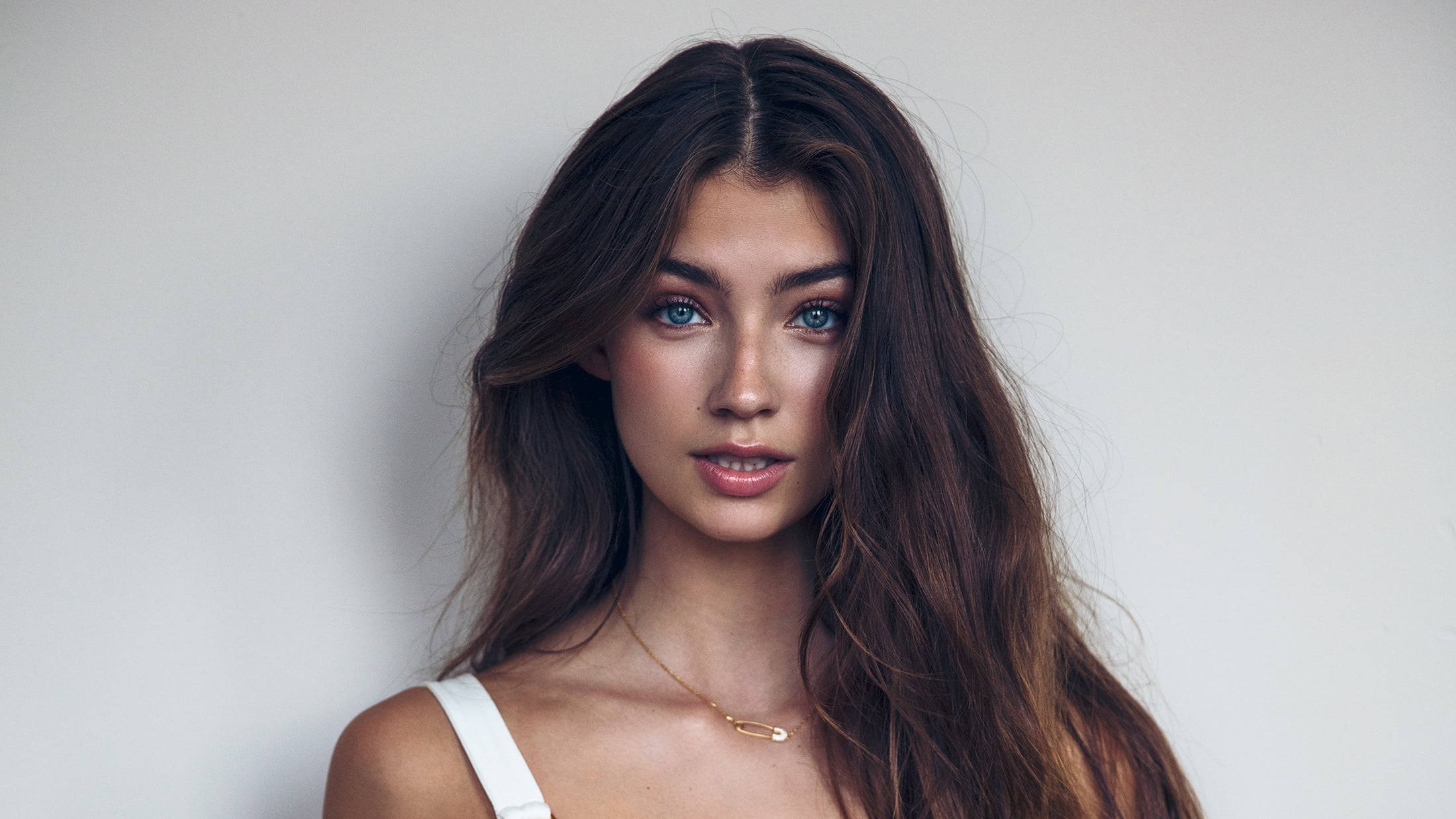 German Girl, blue eyes, long brown hair, Full HD Desktop Wallpaper