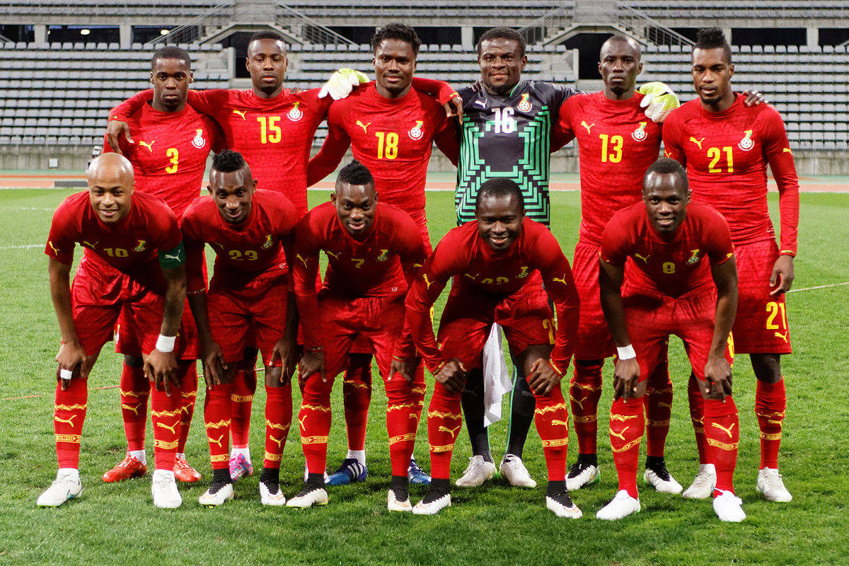 Ghana National Football Team, red kits, green pitch, SD Desktop Wallpaper