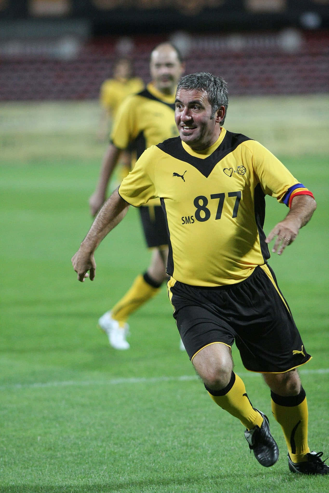 Gheorghe Hagi, yellow and black jersey, number 877, Full HD Phone Wallpaper