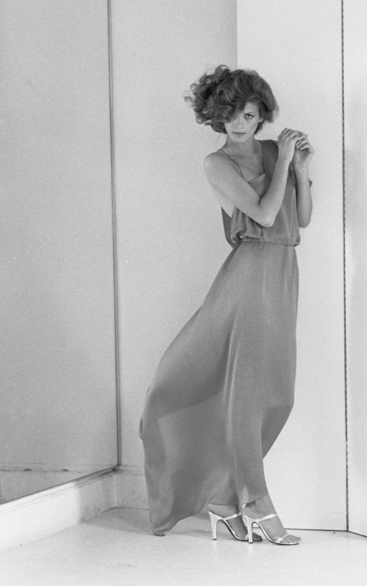 Gia Carangi, flowing gown, minimalist room, Full HD Phone Wallpaper