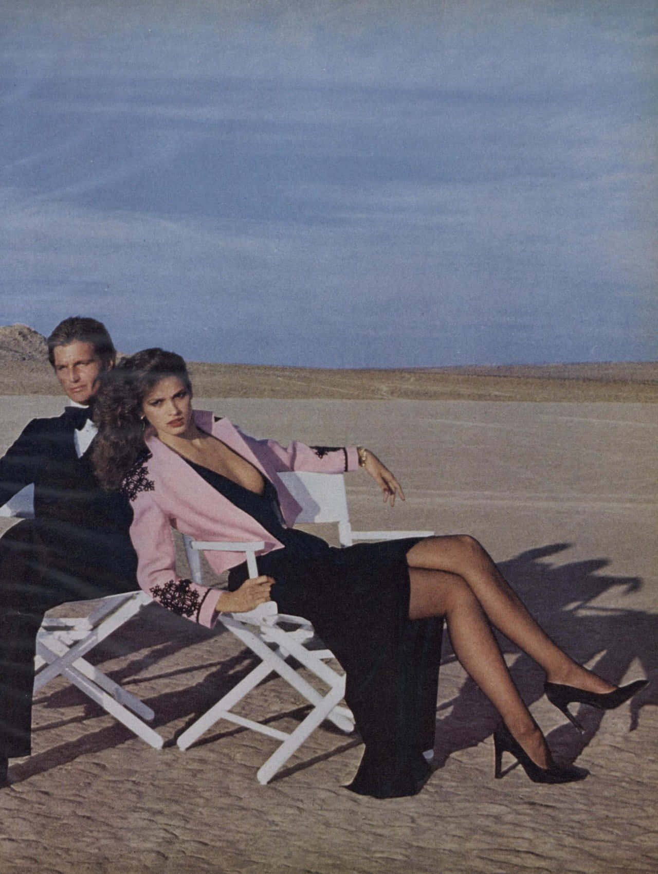 Gia Carangi, formal wear, white director's chairs, HD Phone Wallpaper